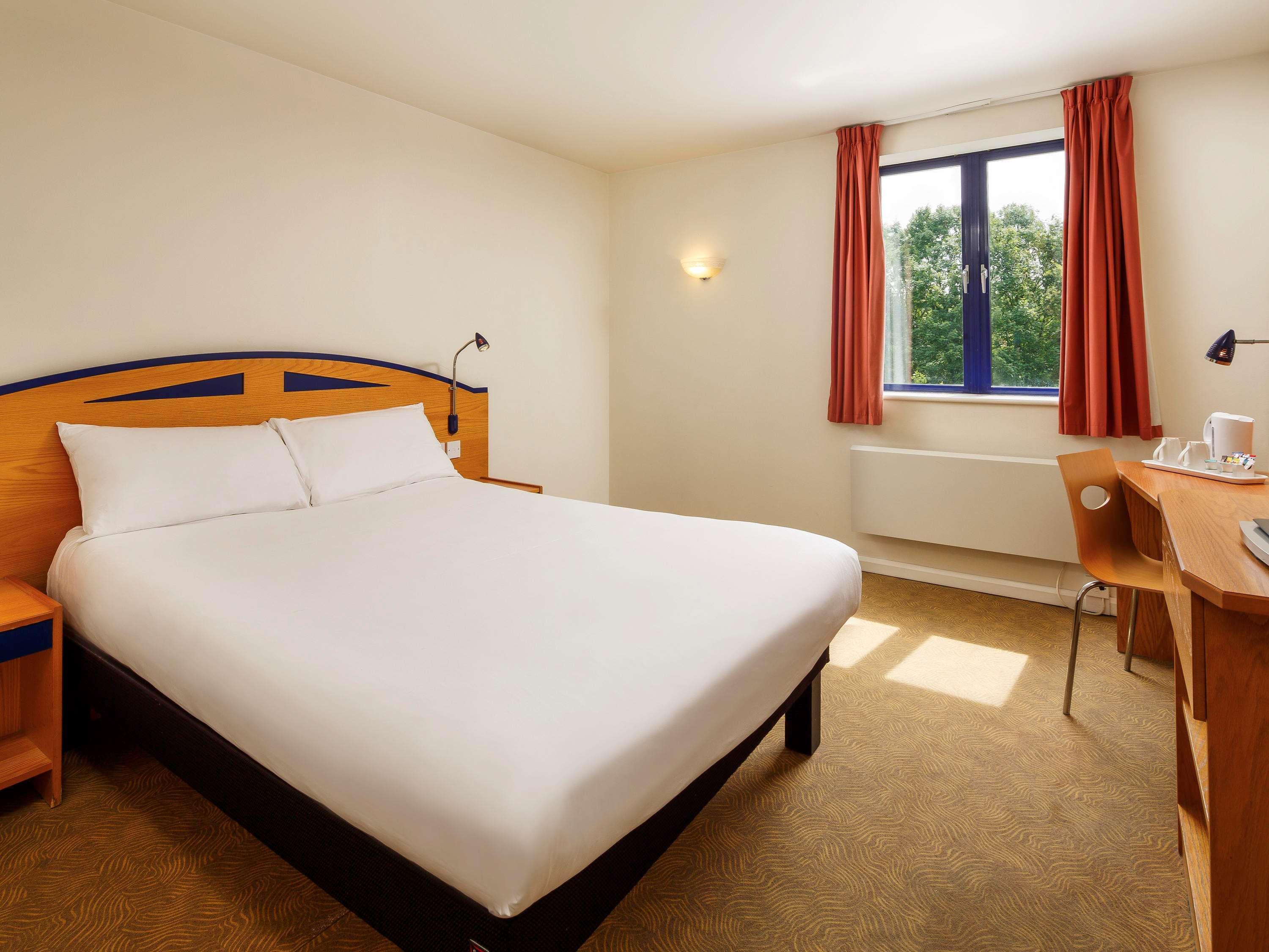 Ibis Wellingborough Hotel Exterior photo