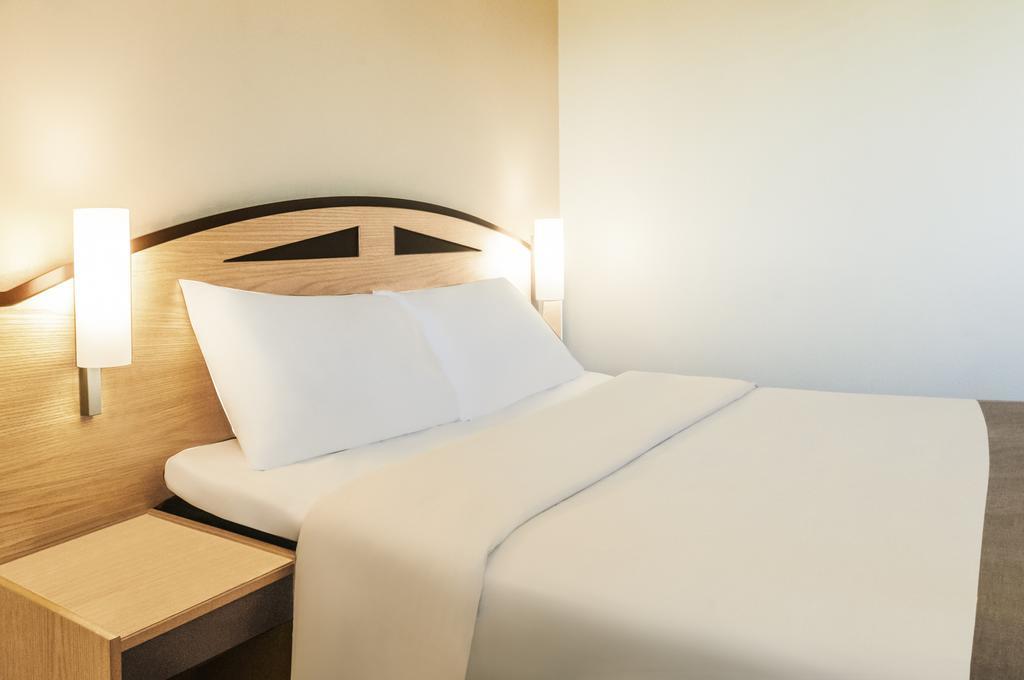 Ibis Wellingborough Hotel Exterior photo